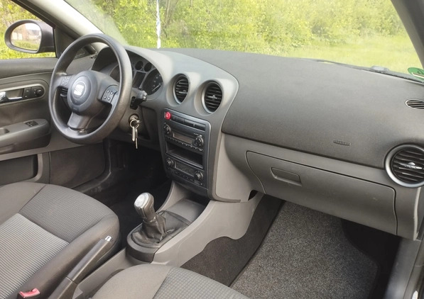 Seat Ibiza cena 9900 przebieg: 250000, rok produkcji 2007 z Leszno małe 37